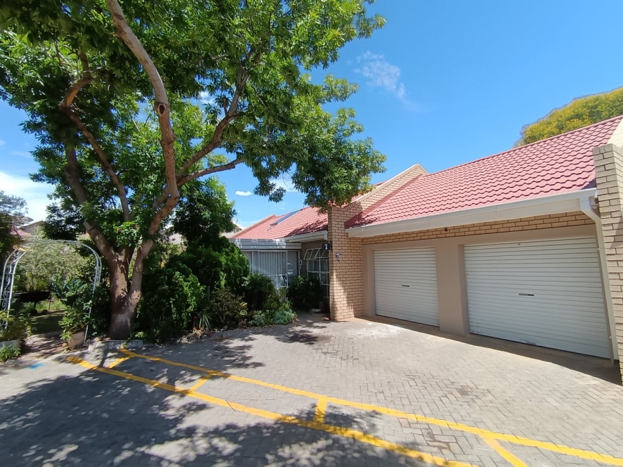 3 Bedroom Property for Sale in Kiepersol Free State